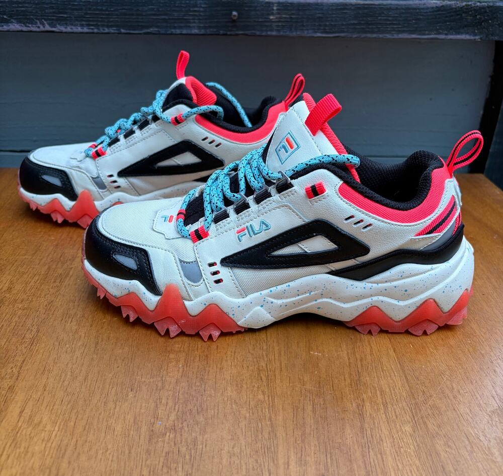 FILA Oakmont TR Women’s 7.5 Retro Trail Hiking Shoes Coral Blue 5JM01249-119
